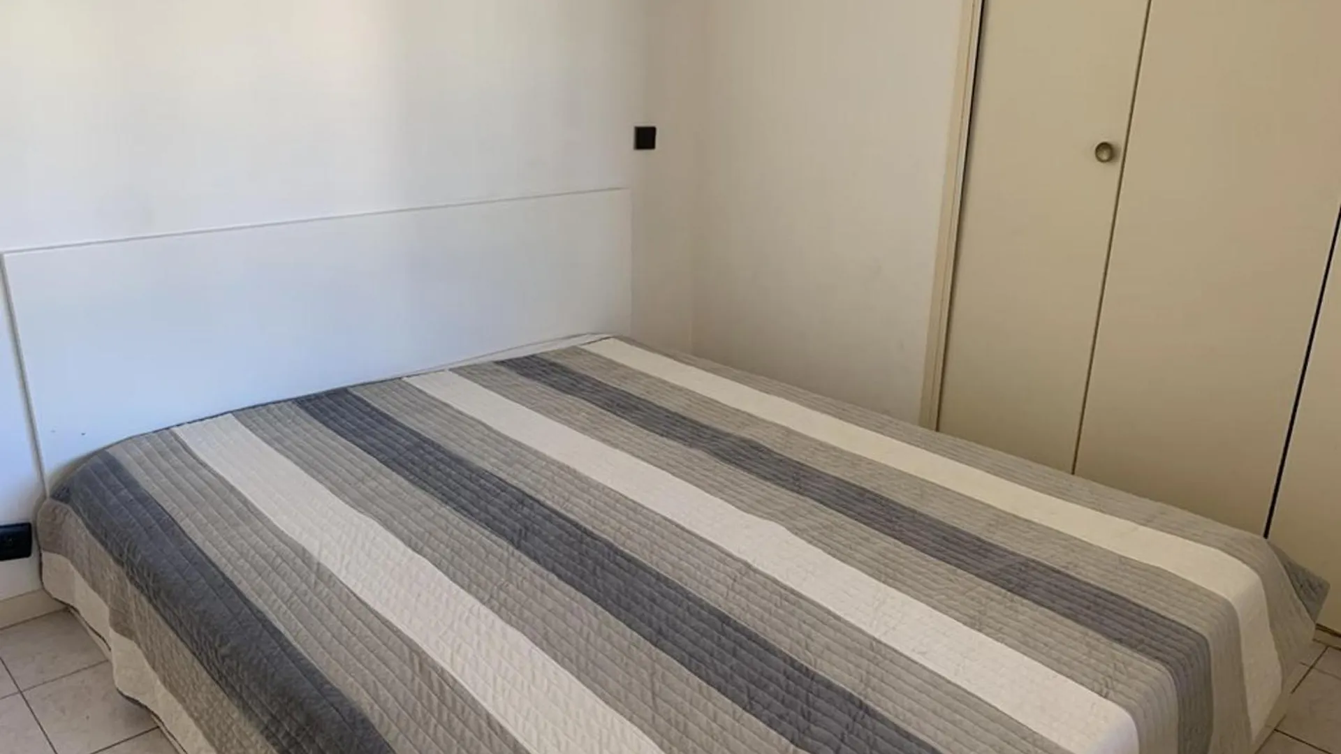 Appartement 2 Pieces Avec Piscine, Loggia Et Parking - Proche Port Et Plages De Hyeres - Fr-1-335-174 Apartment