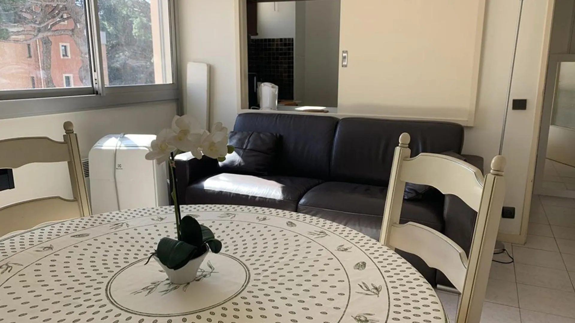 Appartement 2 Pieces Avec Piscine, Loggia Et Parking - Proche Port Et Plages De Hyeres - Fr-1-335-174