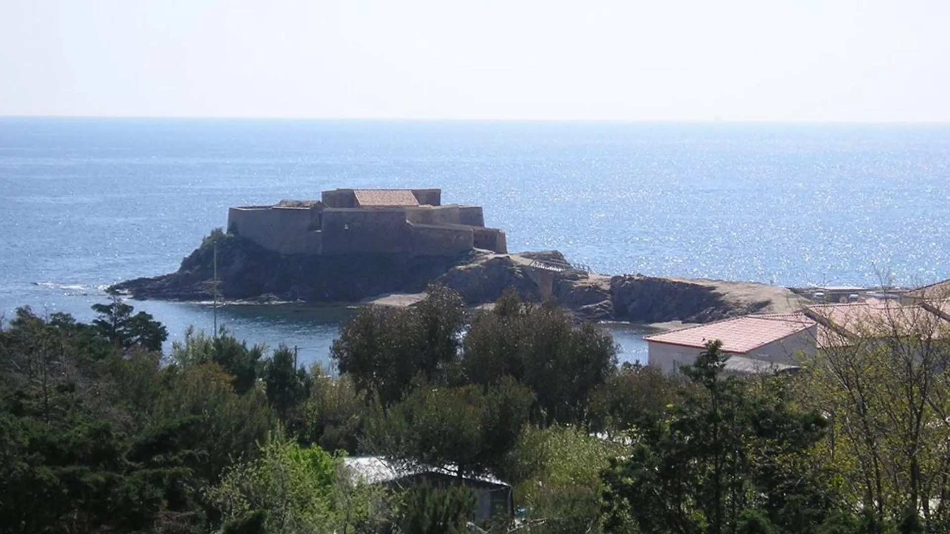 Appartement 2 Pieces Avec Piscine, Loggia Et Parking - Proche Port Et Plages De Hyeres - Fr-1-335-174 0*,  France